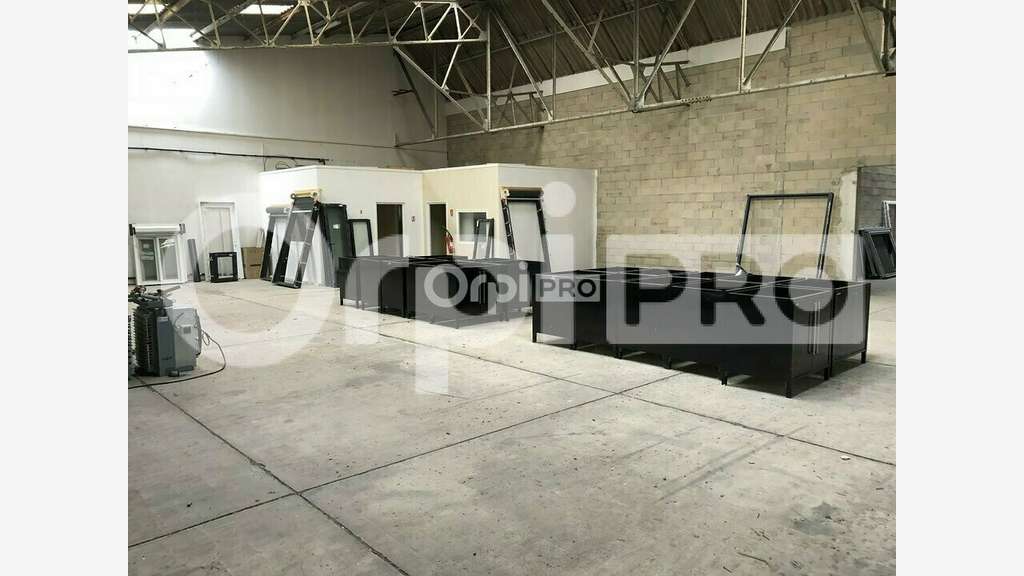 Local commercial 608m² à louer à Reims