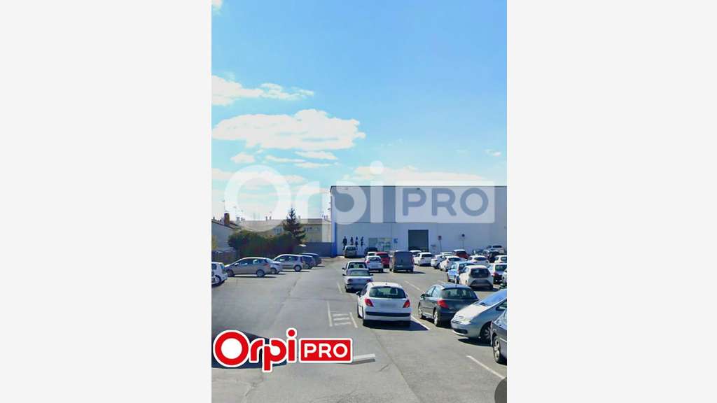 Local commercial 608m² à louer à Reims