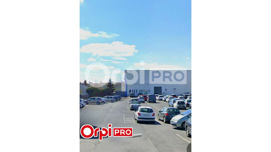 Local commercial 608m² à louer à Reims