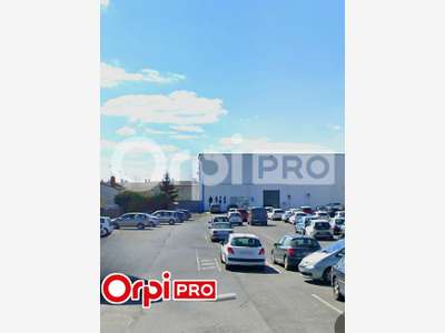 Local commercial 608m² à louer à Reims