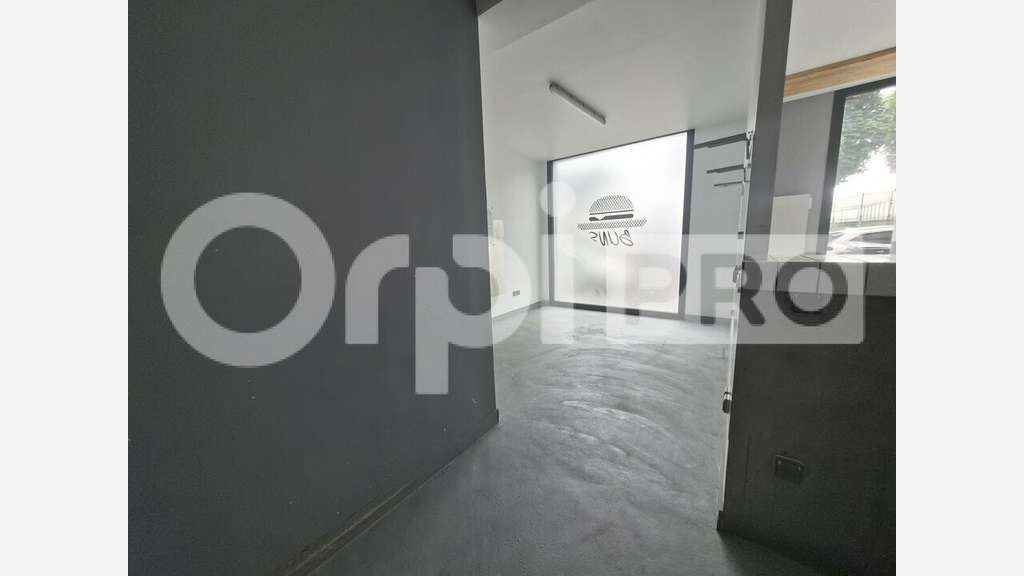 Local commercial de 122m² à louer dans le 51
