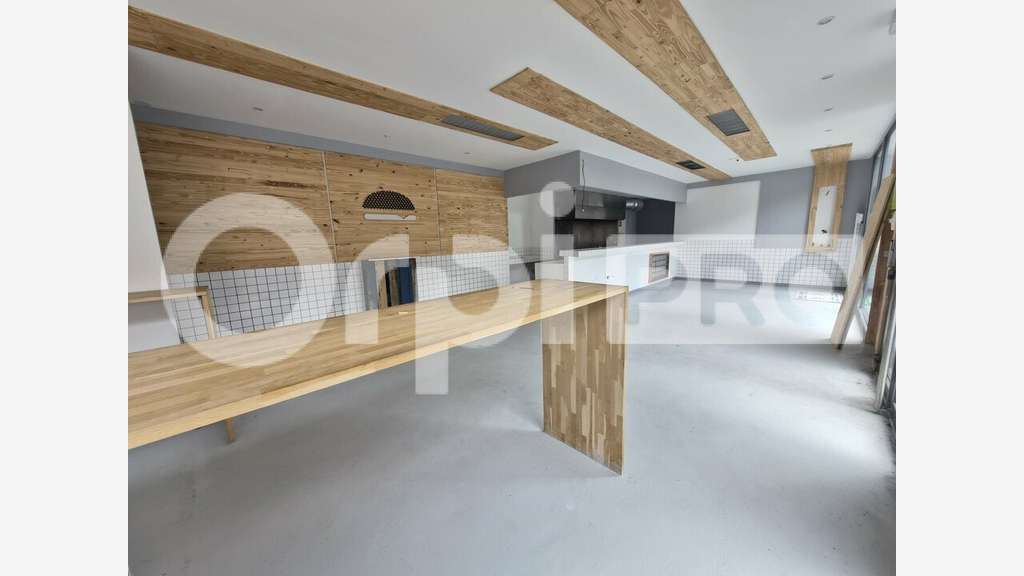 Local commercial de 122m² à louer dans le 51