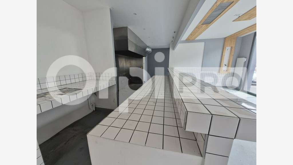 Local commercial de 122m² à louer dans le 51