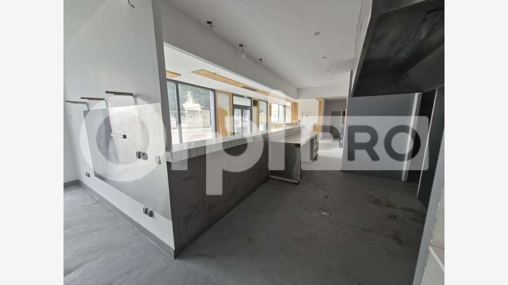 Local commercial de 122m² à louer dans le 51