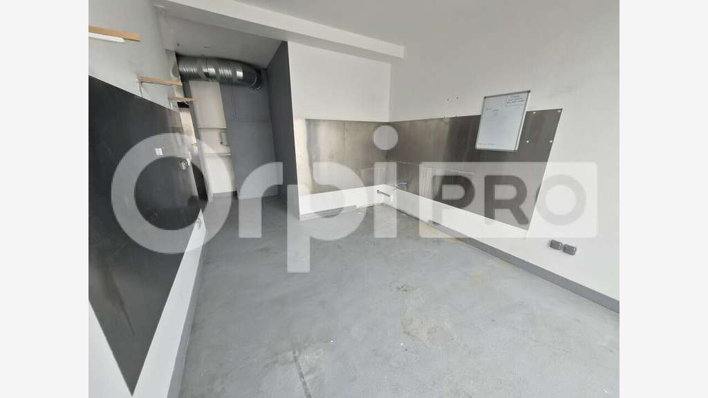 Local commercial de 122m² à louer dans le 51