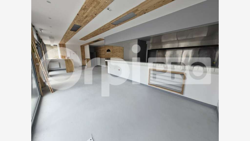 Local commercial de 122m² à louer dans le 51