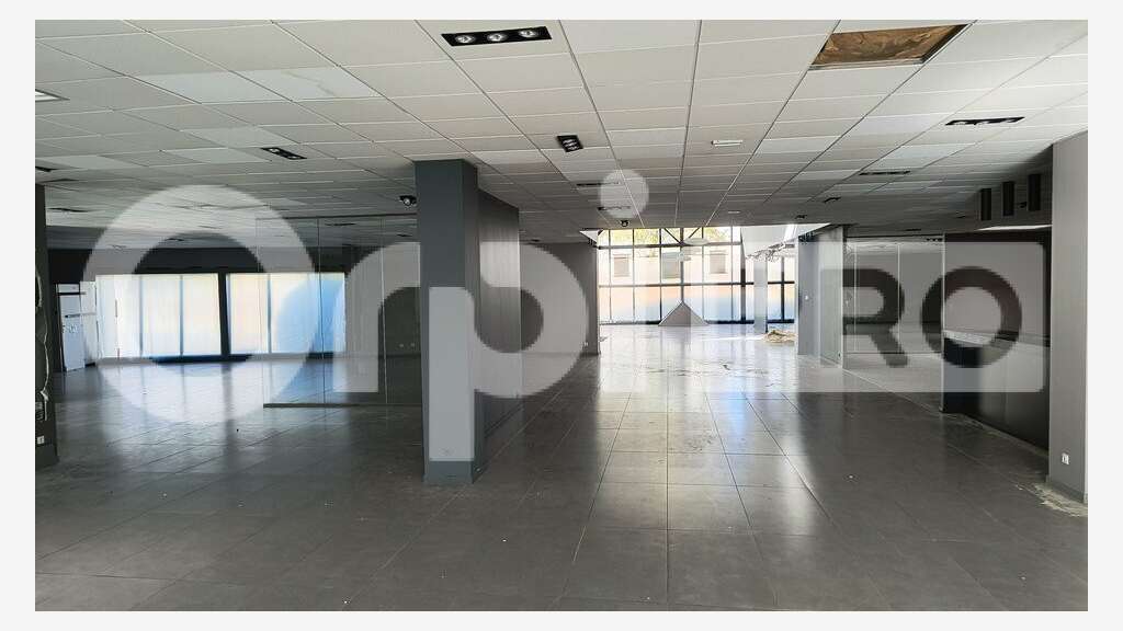 Local commercial 1650m² à louer à Reims périphérie