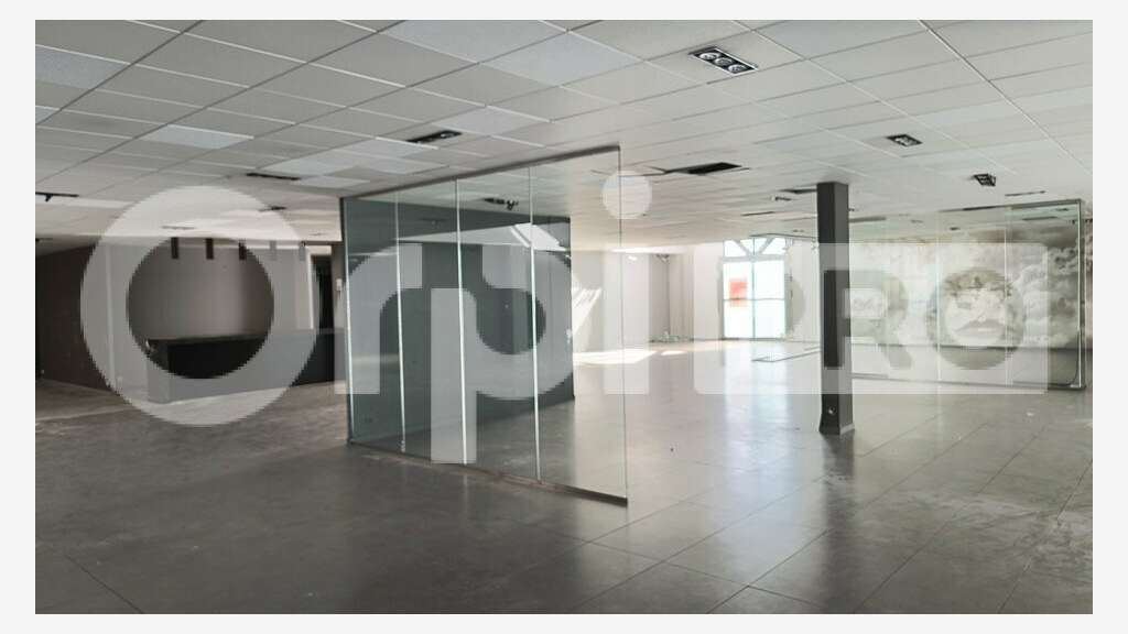 Local commercial 1650m² à louer à Reims périphérie
