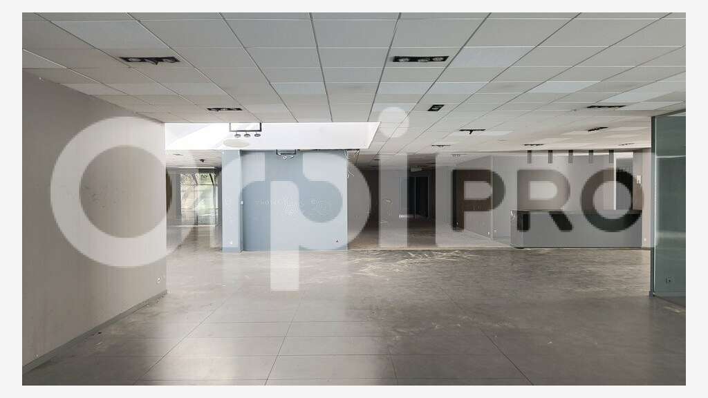 Local commercial 1650m² à louer à Reims périphérie