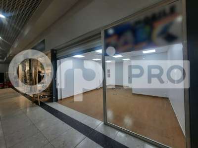 A louer local 37m² en galerie commerciale à Remire