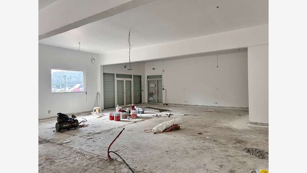 A louer local commercial 142m² Remire-Montjoly