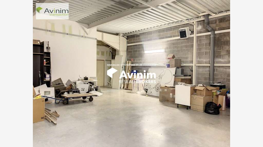 A louer local commercial 431m² à Saint Nabord