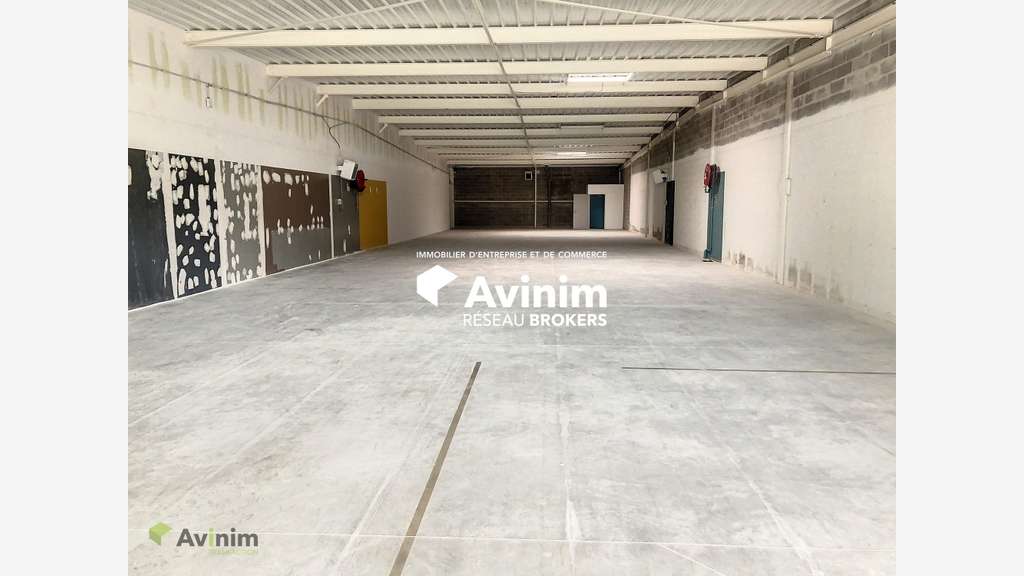 A louer local commercial 431m² à Saint Nabord