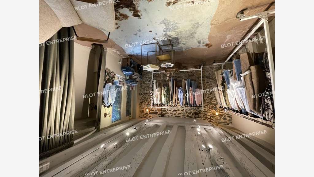 Local commercial 94m² centre historique Rennes