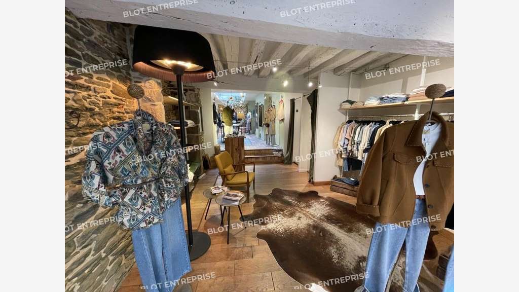 Local commercial 94m² centre historique Rennes
