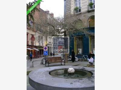 Local commercial 136m² à louer à Rennes Parlement