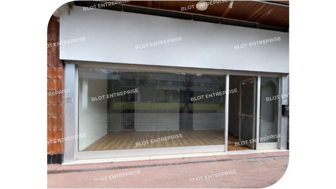 À LOUER - LOCAL COMMERCIAL - RENNES (35000)