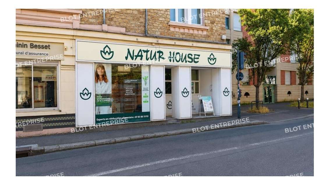 À louer - Local commercial avec belle vitrine - 