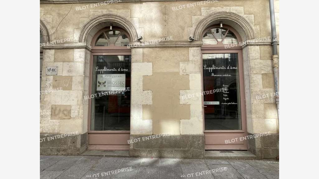 Loue local avec droit d'entrée hyper centre Rennes