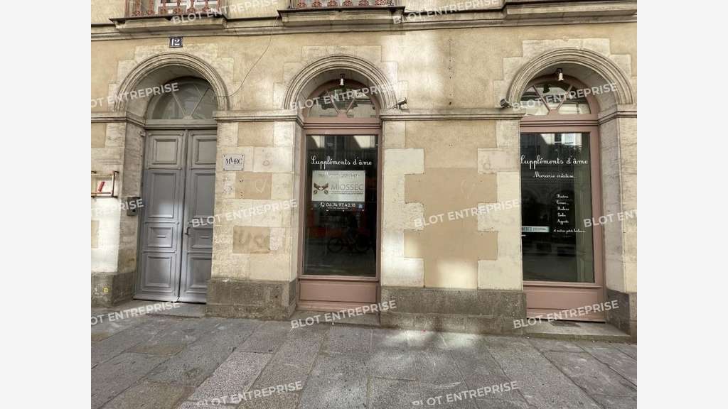 Loue local avec droit d'entrée hyper centre Rennes