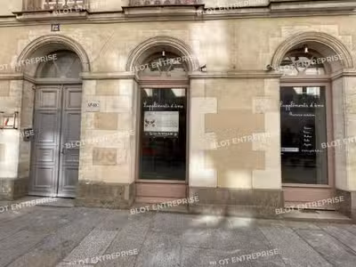 Loue local avec droit d'entrée hyper centre Rennes