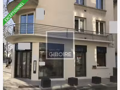 Local commercial 110m² à louer Rennes prox Liberté