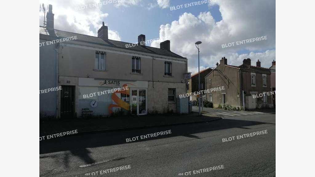 A louer locaux commerciaux 80m² à Rezé