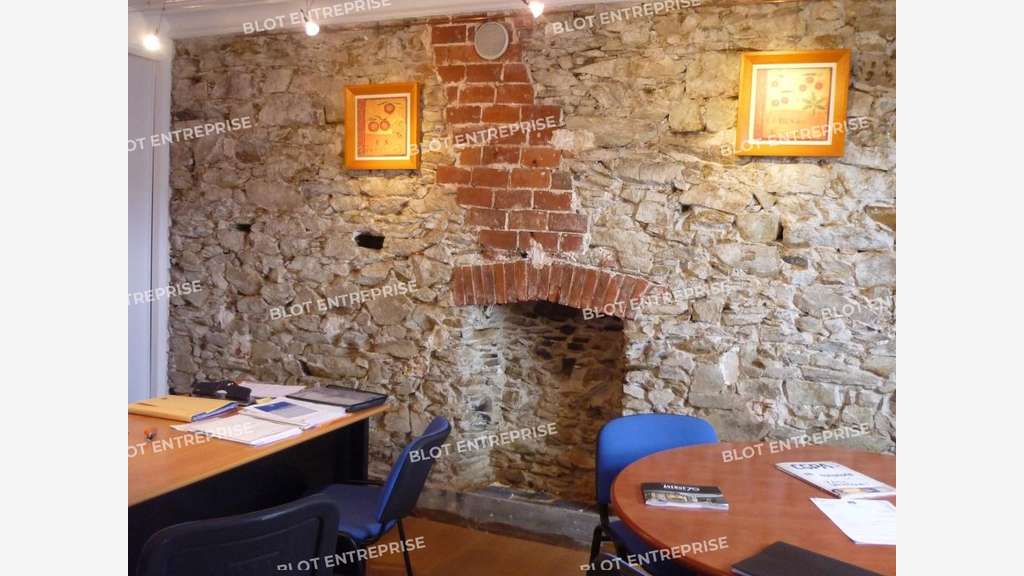 A louer locaux commerciaux 80m² à Rezé