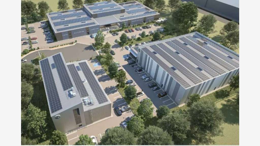 Local commercial de 900m² à louer à Riorges