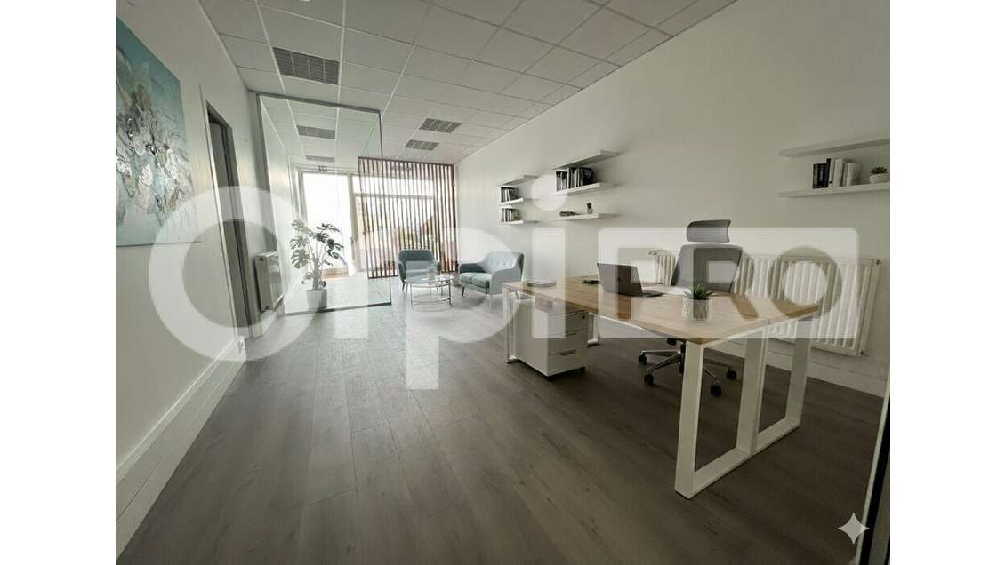 A louer local commercial 106m² à Ris-Orangis