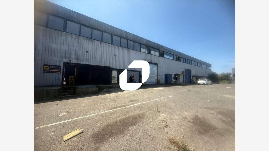 A louer Local commercial 2450m² Ris orangis