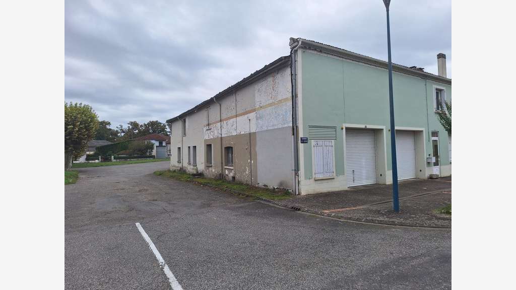 Loue local commercial de 200m² empl N°1 à Riscle