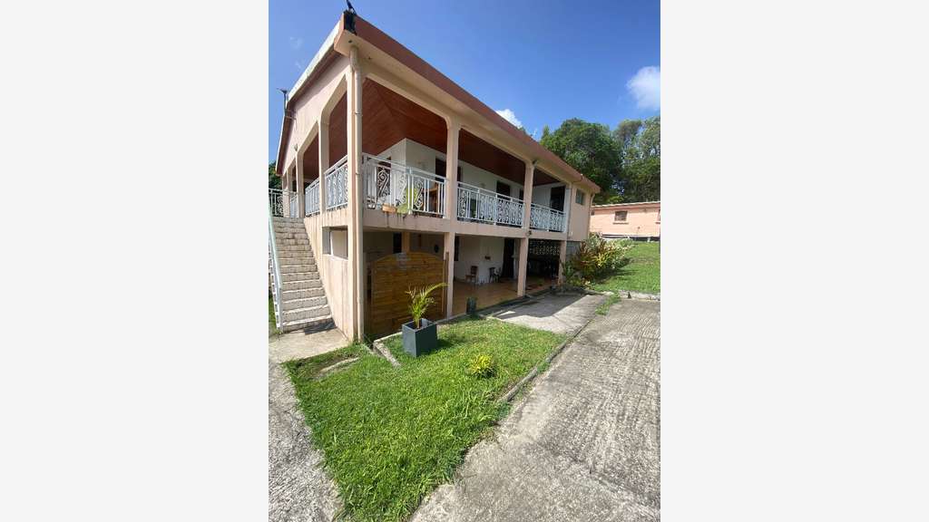 Local professinnel / Bureaux 85 m2, rénové