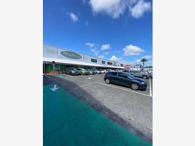 Local commercial 180 m2, Rivière-Salée , PROPRE