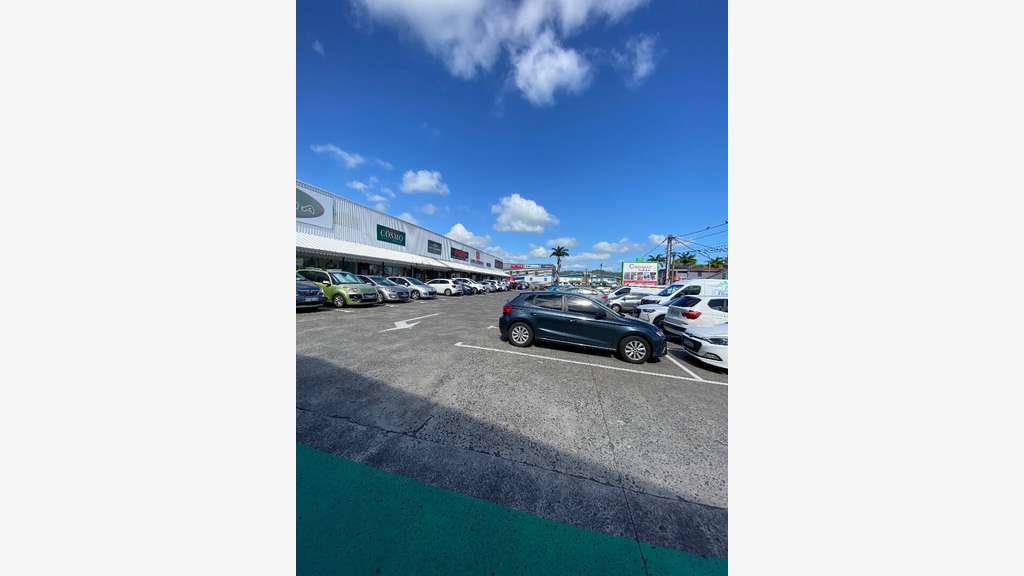 Local commercial 180 m2, Rivière-Salée , PROPRE