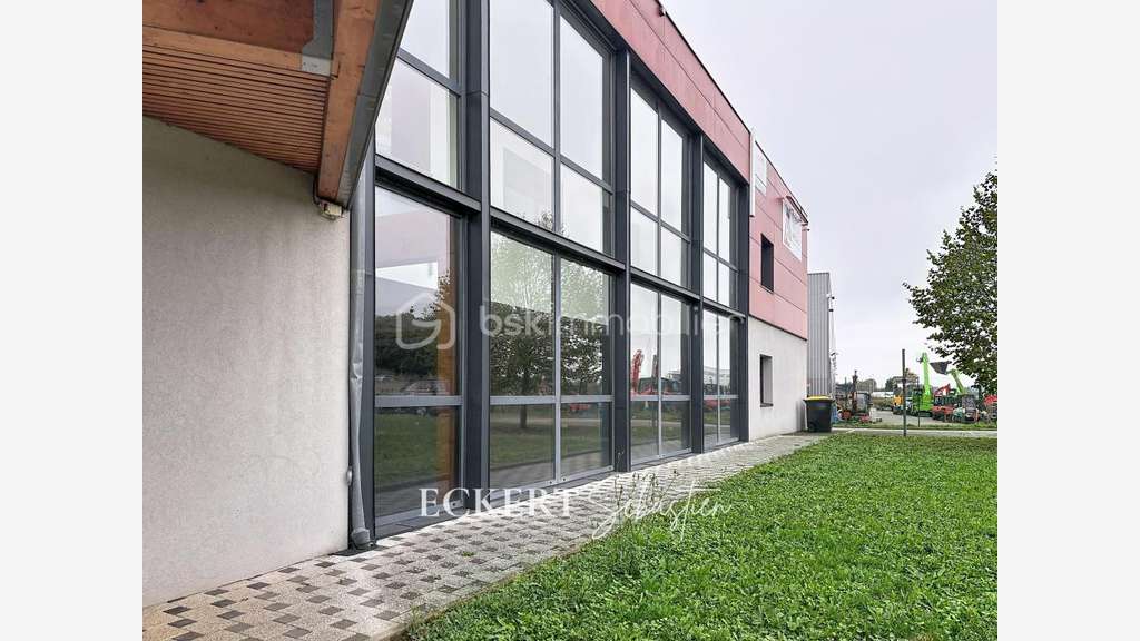 LOCAL COMMERCIAL À LOUER - 143 m² Visibilité au