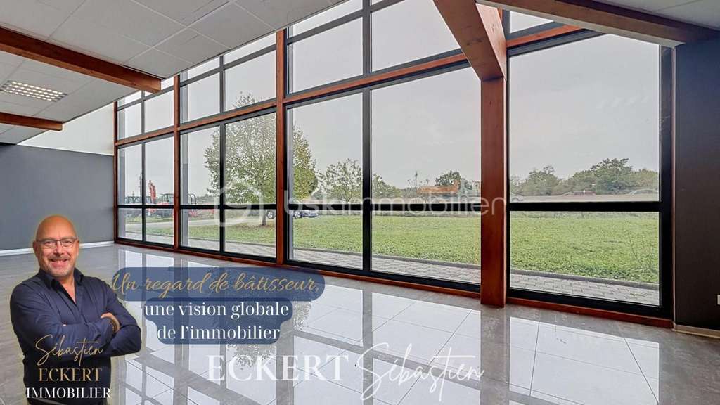 LOCAL COMMERCIAL À LOUER - 143 m² Visibilité au