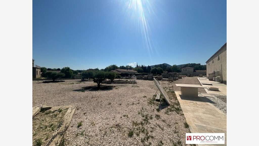 A louer local commercial 500m² Roaix empl premium