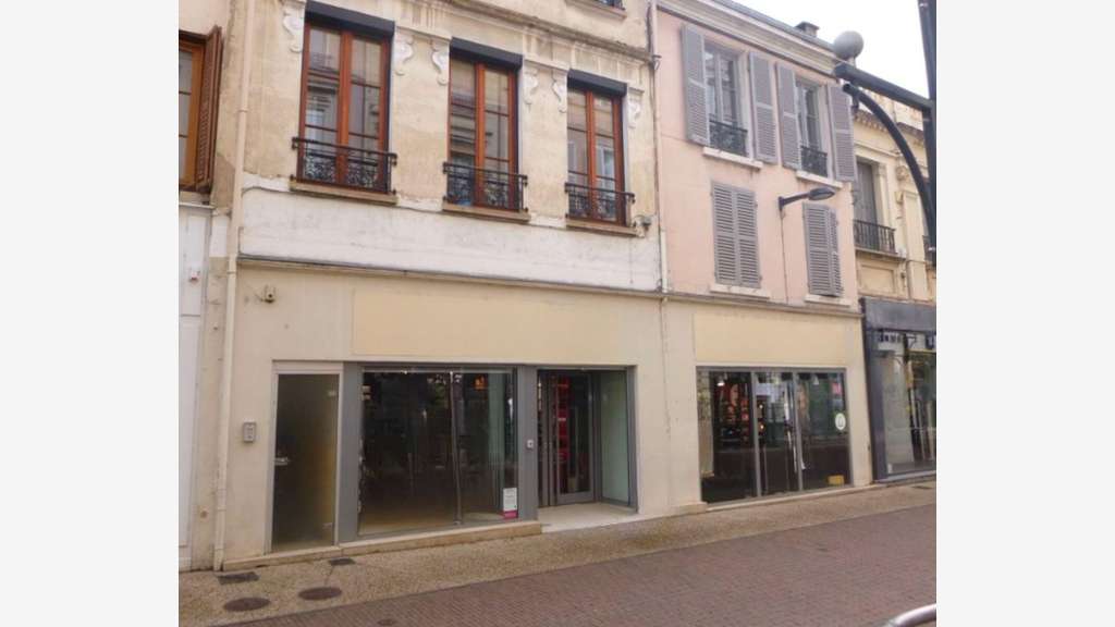 Location commerce 400m² rue piétonne Roanne