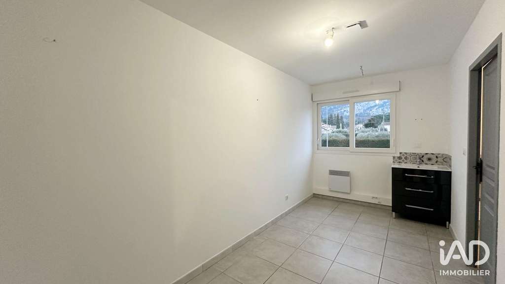 A louer local commercial 58m² R+1 à Robion  