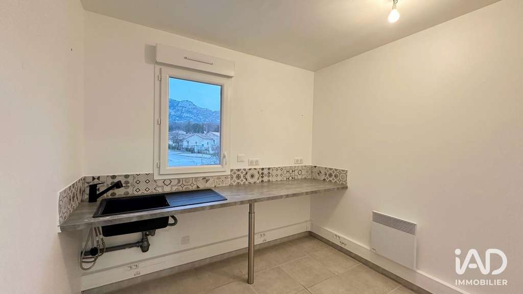 A louer local commercial 58m² R+1 à Robion  
