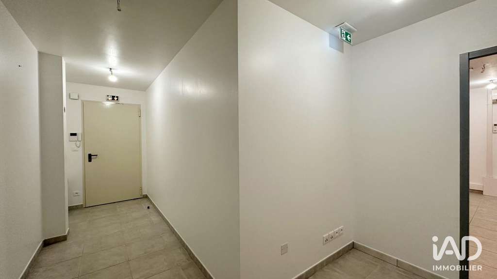 A louer local commercial 58m² R+1 à Robion  