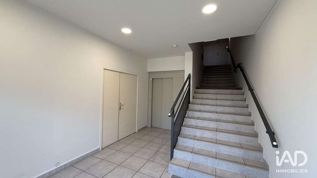 A louer local commercial 58m² R+1 à Robion  