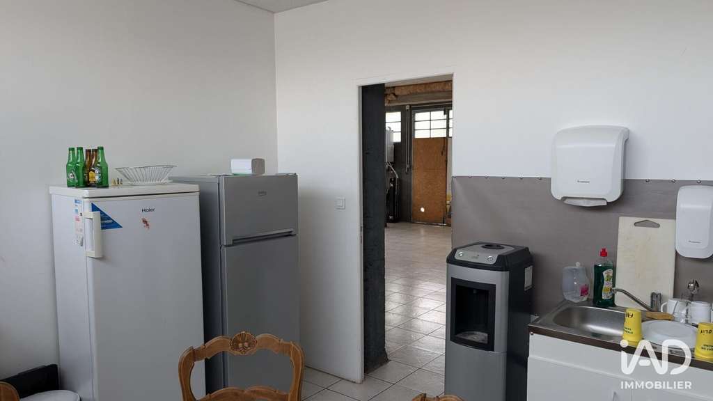 A louer dépôt commercial 123m² à Roche-la-Molière