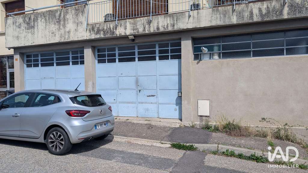 A louer dépôt commercial 123m² à Roche-la-Molière