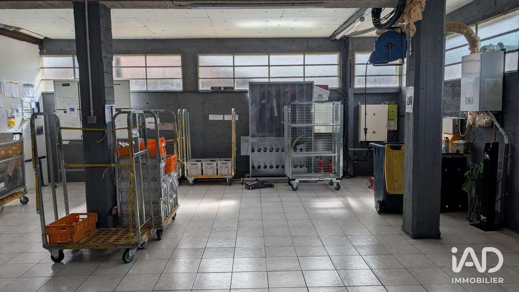 A louer dépôt commercial 123m² à Roche-la-Molière