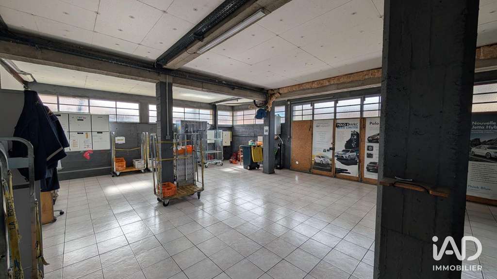 A louer dépôt commercial 123m² à Roche-la-Molière