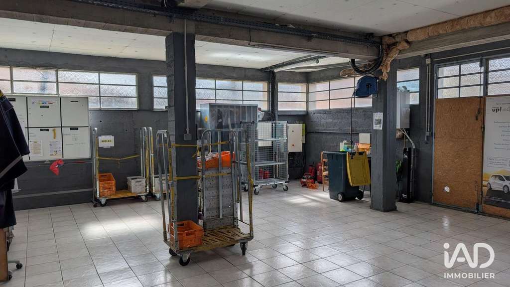 A louer dépôt commercial 123m² à Roche-la-Molière