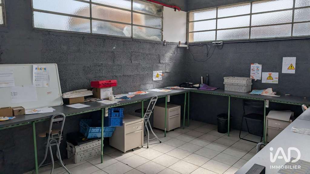 A louer dépôt commercial 123m² à Roche-la-Molière