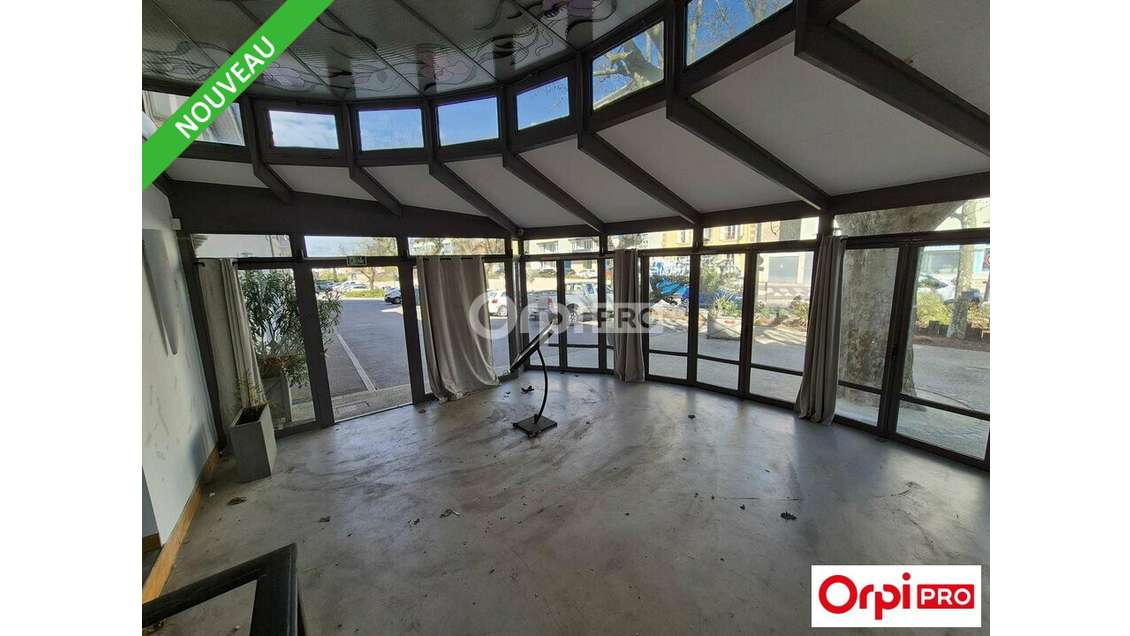 ROMANS-SUR-ISÈRE - LOCAL COMMERCIAL à louer